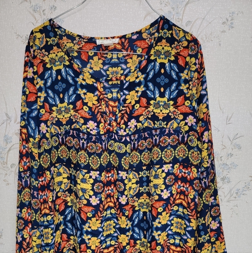 Ladies Finn & Grace Long Sleeved Floral Blouse XS NWOT